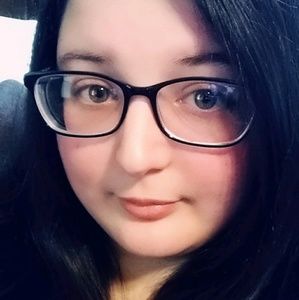 Meet your Posher, Katelyn